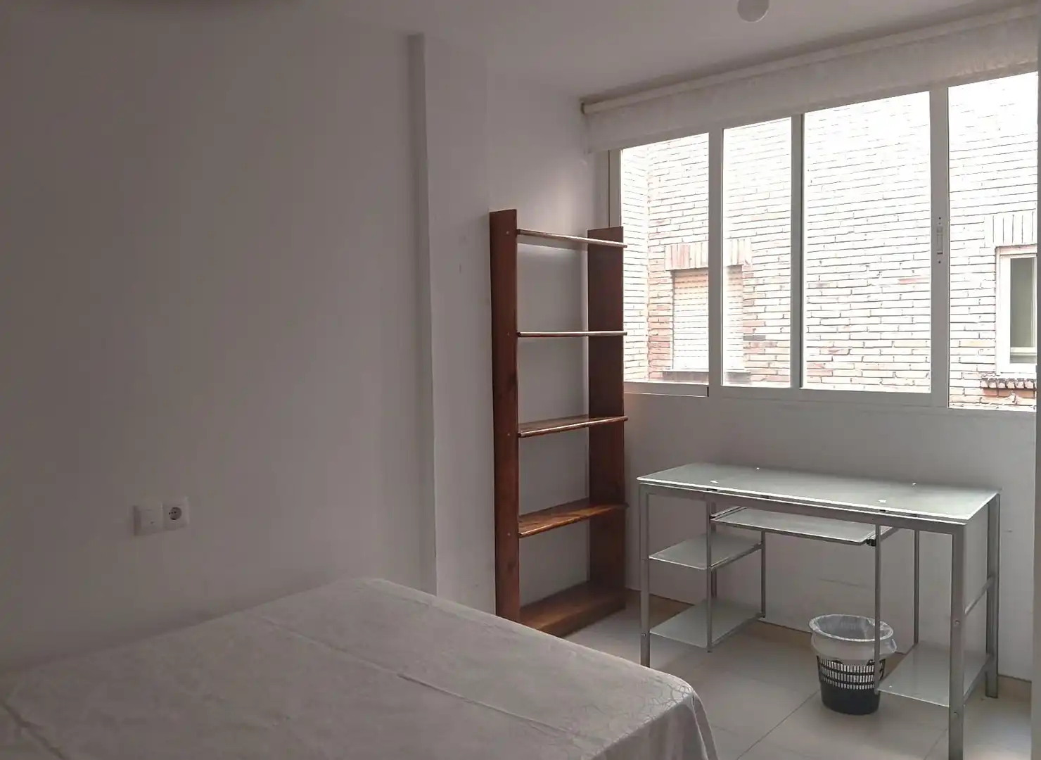 Habitación de Piso de alquiler en Granada con Terraza y Amueblado