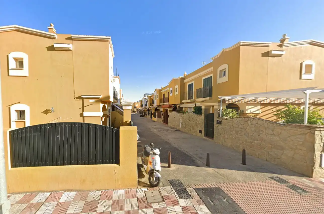 Casa adosada en venta en Calle Dios Zeus, Las Palmeras - Dehesilla