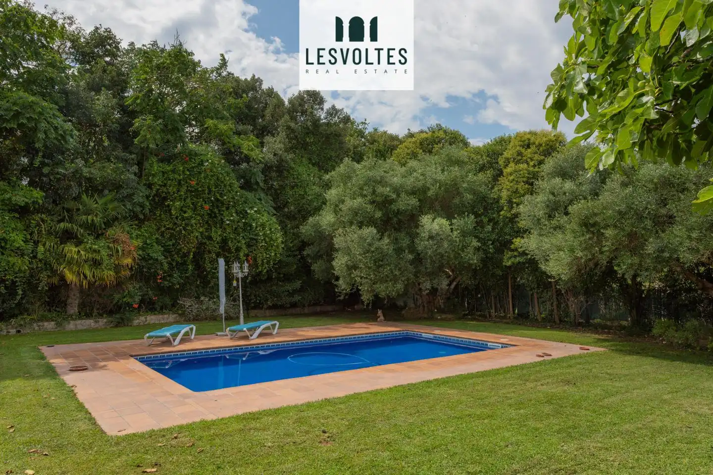 Piscina de Casa o xalet en venda en Juià amb Aire condicionat, Calefacció i Jardí privat