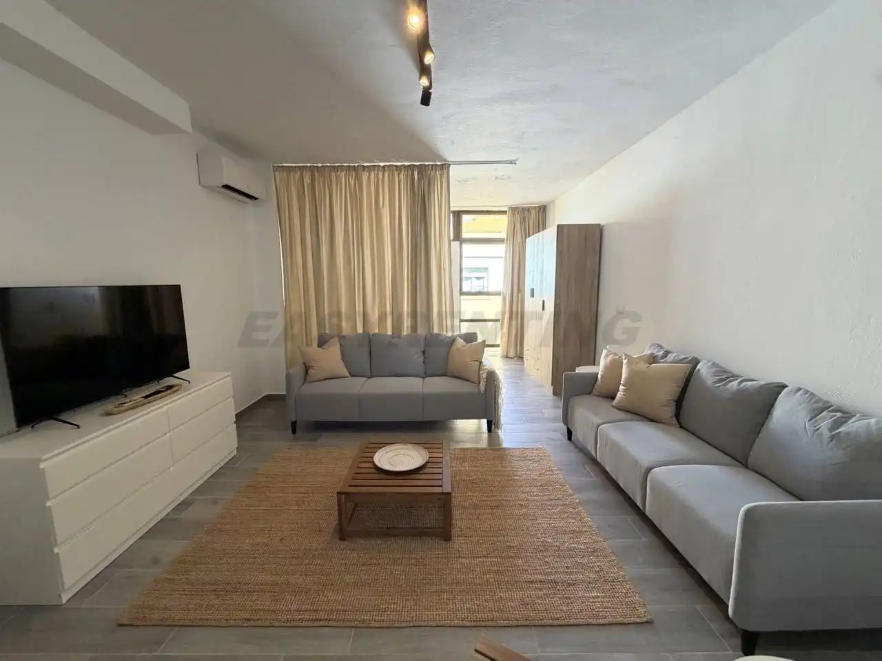 Wohnzimmer von Loft zur Miete in La Línea de la Concepción mit Klimaanlage, Möbliert und Alarm