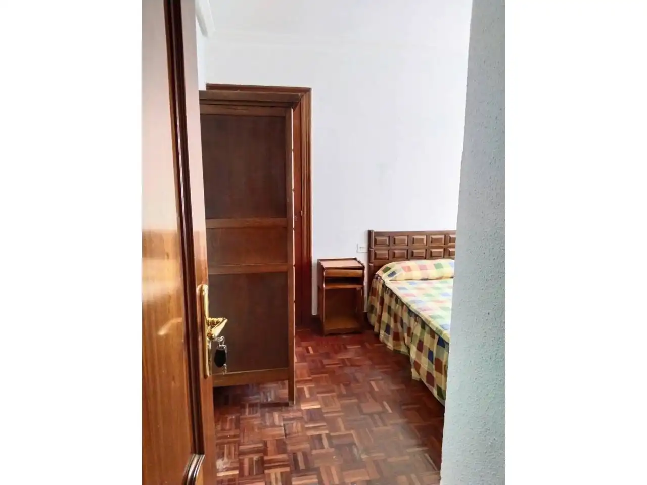 Bedroom of Flat for rent in Burgos  with Heating, Parquet flooring and Furnished