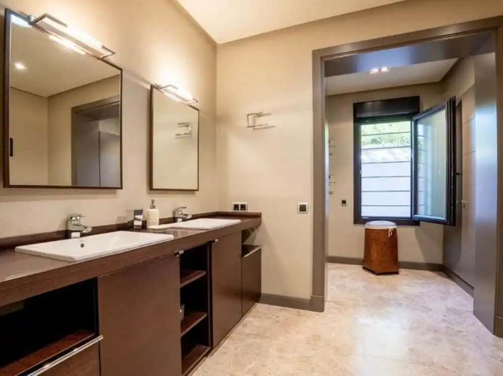 Baño de Casa o chalet de alquiler en Estepona con Aire acondicionado, Jardín privado y Terraza
