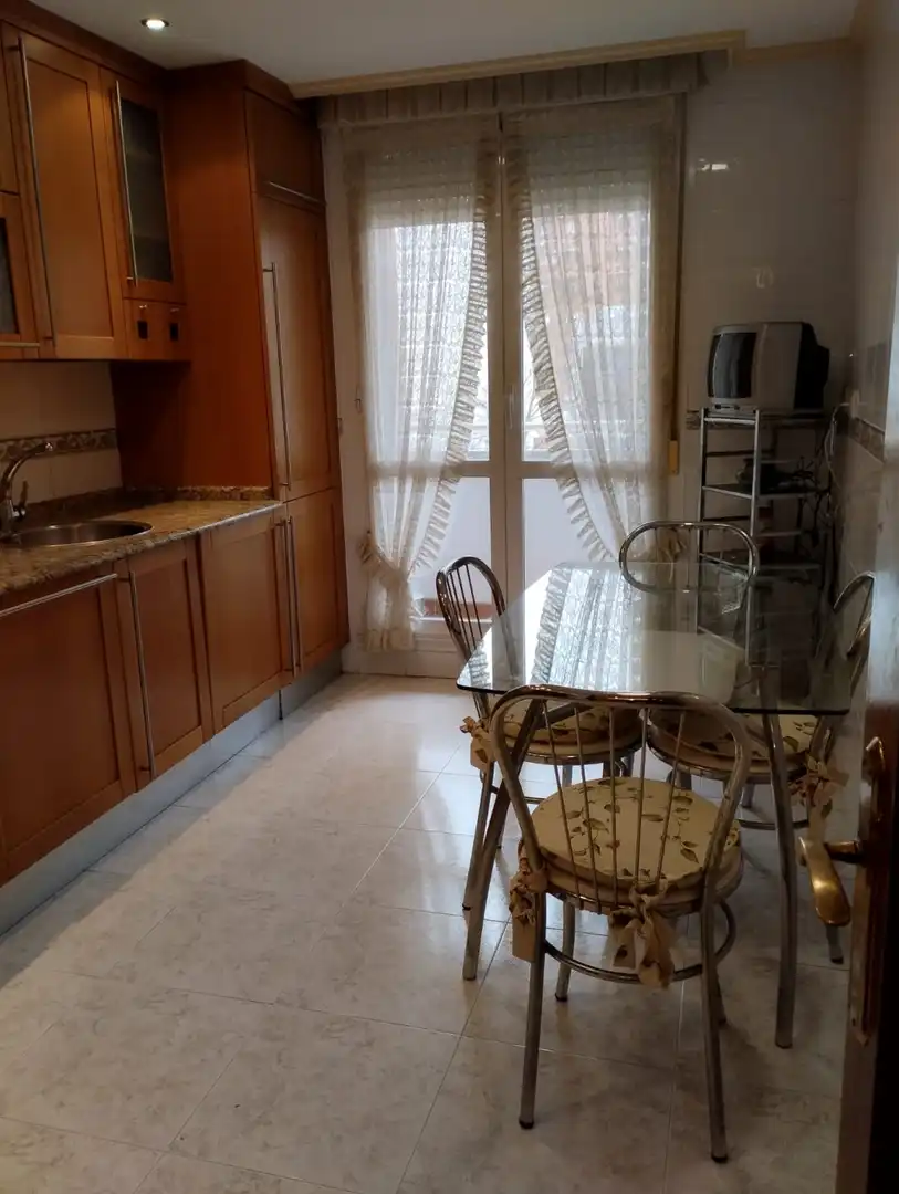 Cuina de Pis en venda en  Logroño amb Calefacció, Parquet i Moblat