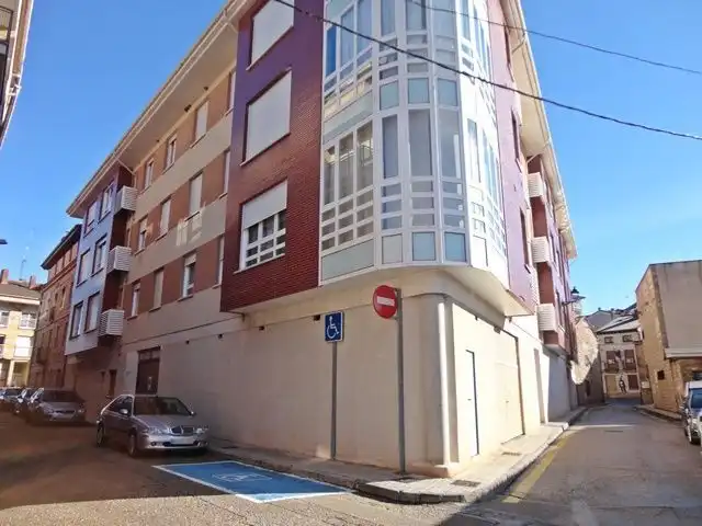 Außenansicht von Wohnung zum Verkauf in Salas de los Infantes mit Heizung
