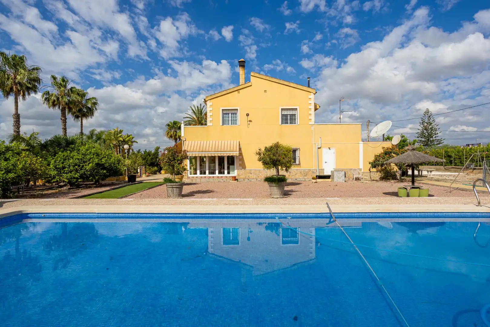 Vista exterior de Casa o chalet en venta en Elche / Elx con Piscina