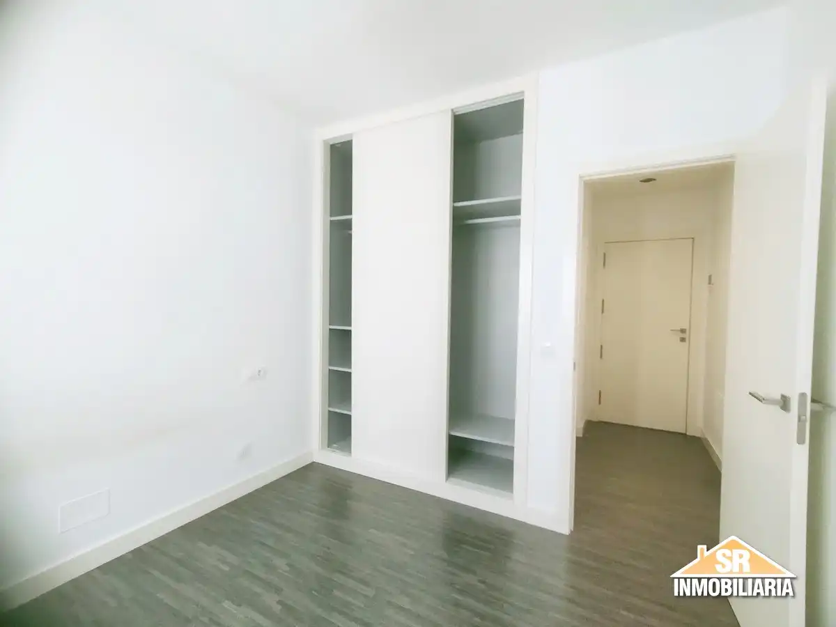 Schlafzimmer von Wohnungen zur Miete in A Coruña Capital  mit Heizung, Ofen und Waschmaschine