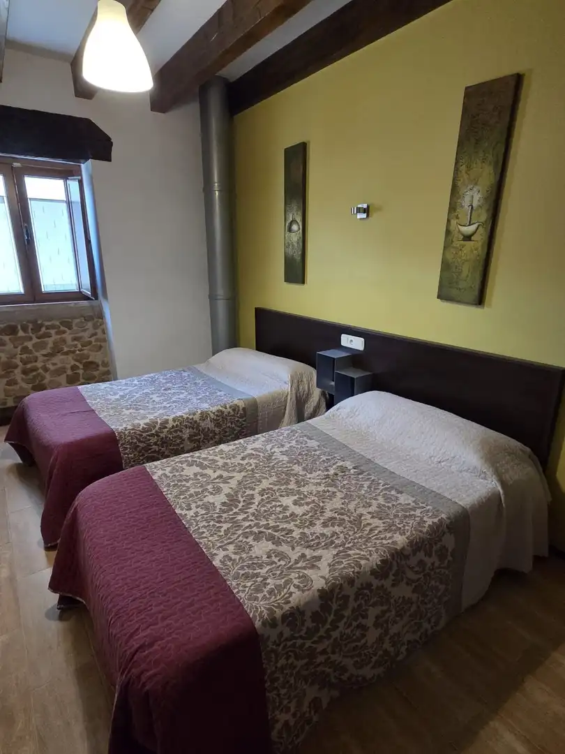 Schlafzimmer von Country house zum Verkauf in Campezo / Kampezu mit Möbliert