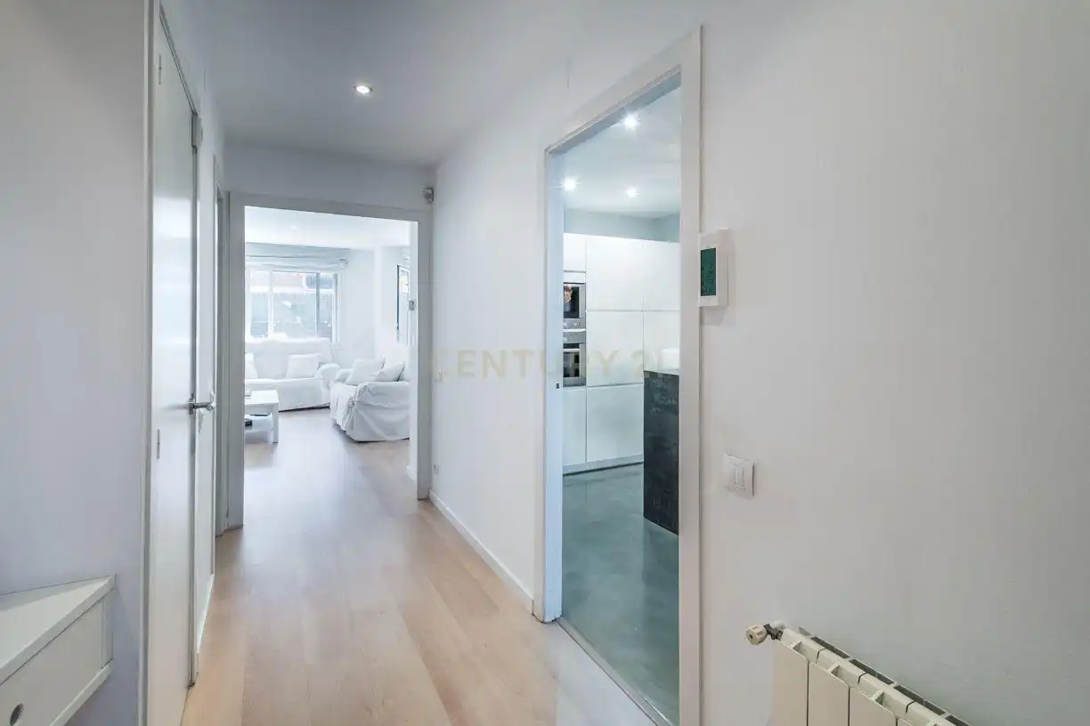 Einfamilien-Reihenhaus zum Verkauf in Sant Joan Despí mit Klimaanlage und Balkon