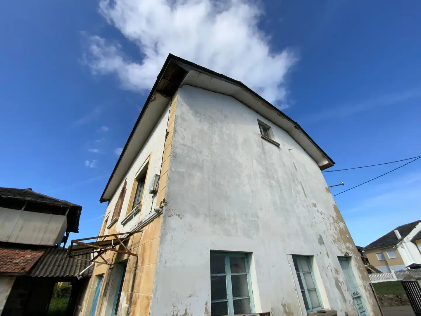 Vista exterior de Casa o xalet en venda en Valdés - Luarca amb Terrassa i Piscina