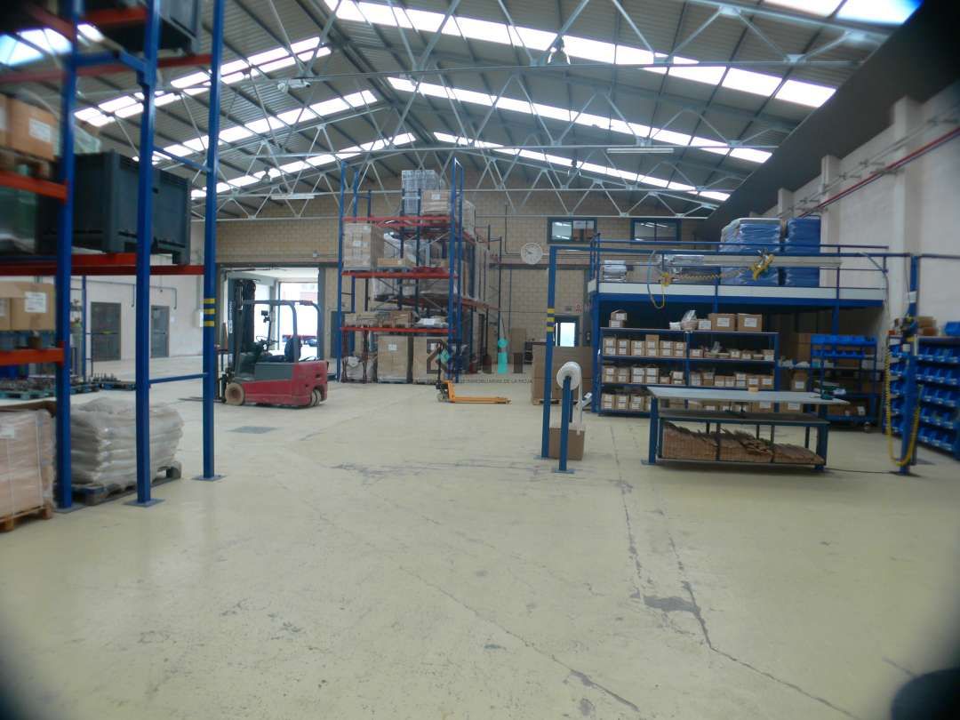 Nau industrial en venda en Oyón-Oion