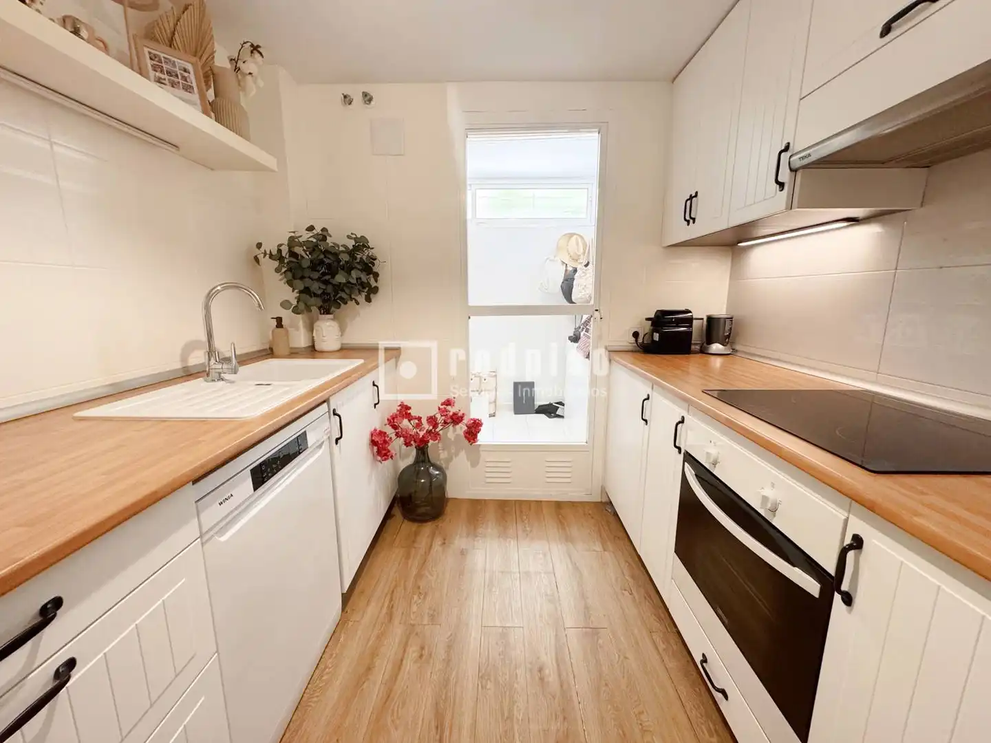 Cocina de Piso de alquiler en Málaga con Aire acondicionado, Jardín privado y Terraza