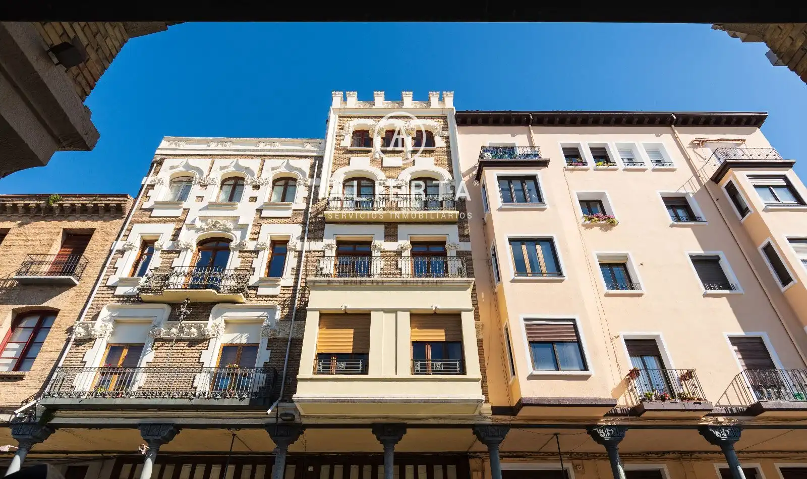 Exterior view of Flat for sale in Zaragoza  with Air Conditioner, Heating and Terrace