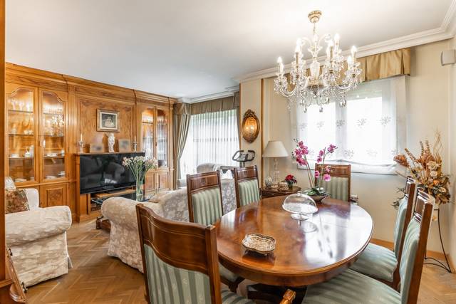 Piso en Venta en Calle de Eugenia de Montijo en Puerta Bonita