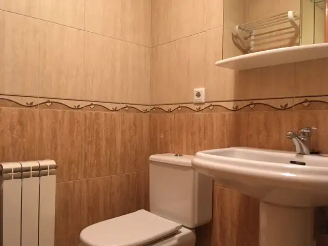 Bany de Pis en venda en Girona amb Calefacció i Moblat