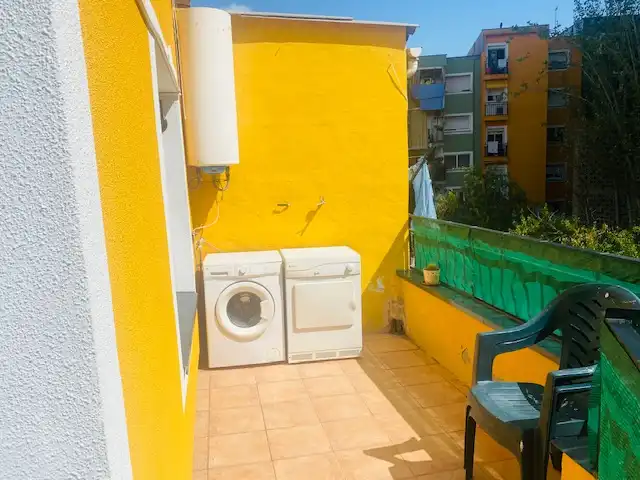 Terrasse von Dachboden zum Verkauf in Santa Coloma de Gramenet mit Parkett und Ofen