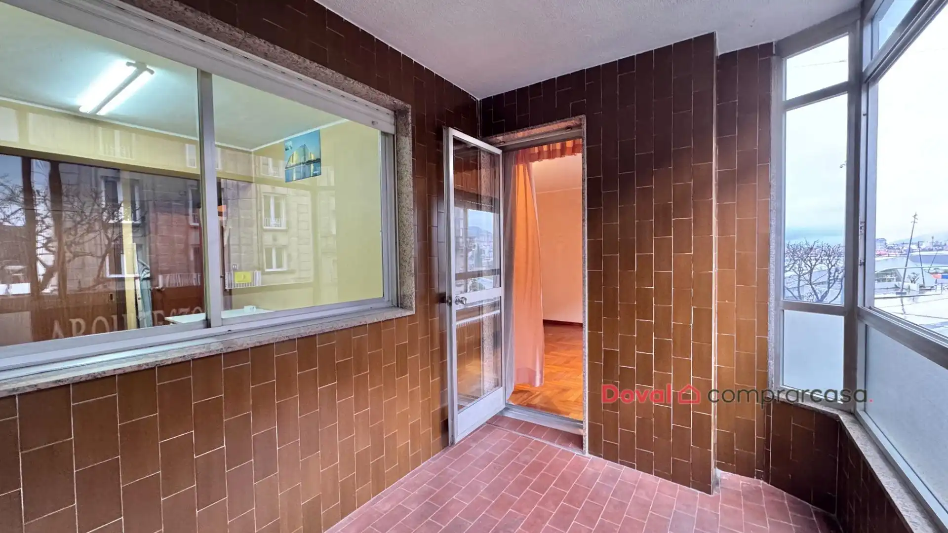 Piso en venta en Vigo  con Calefacción, Parquet y Terraza