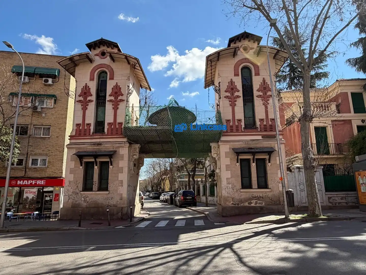 Exterior view of Building for sale in  Madrid Capital
