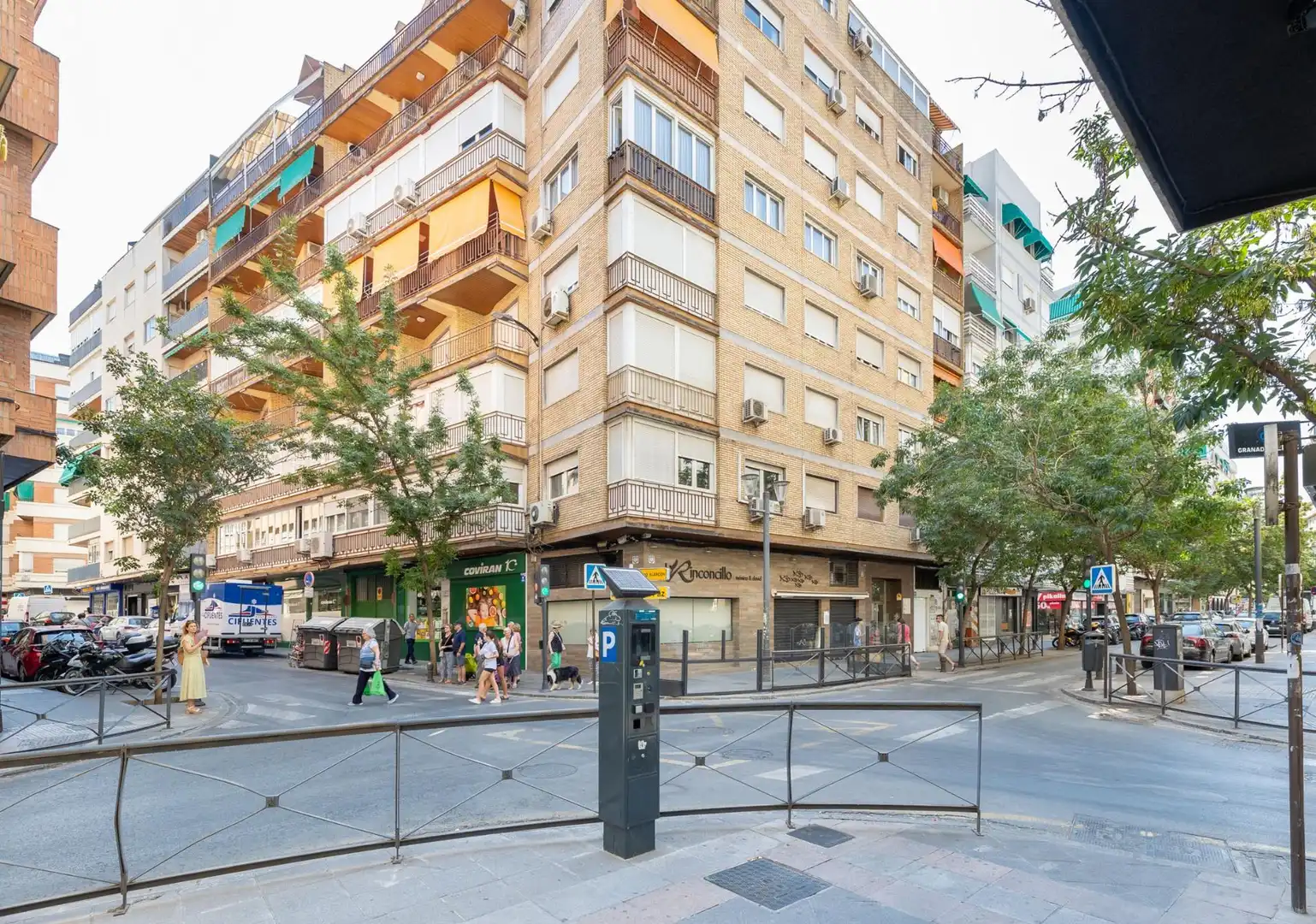 Vista exterior de Pis en venda en Granada amb Calefacció, Parquet i Terrassa