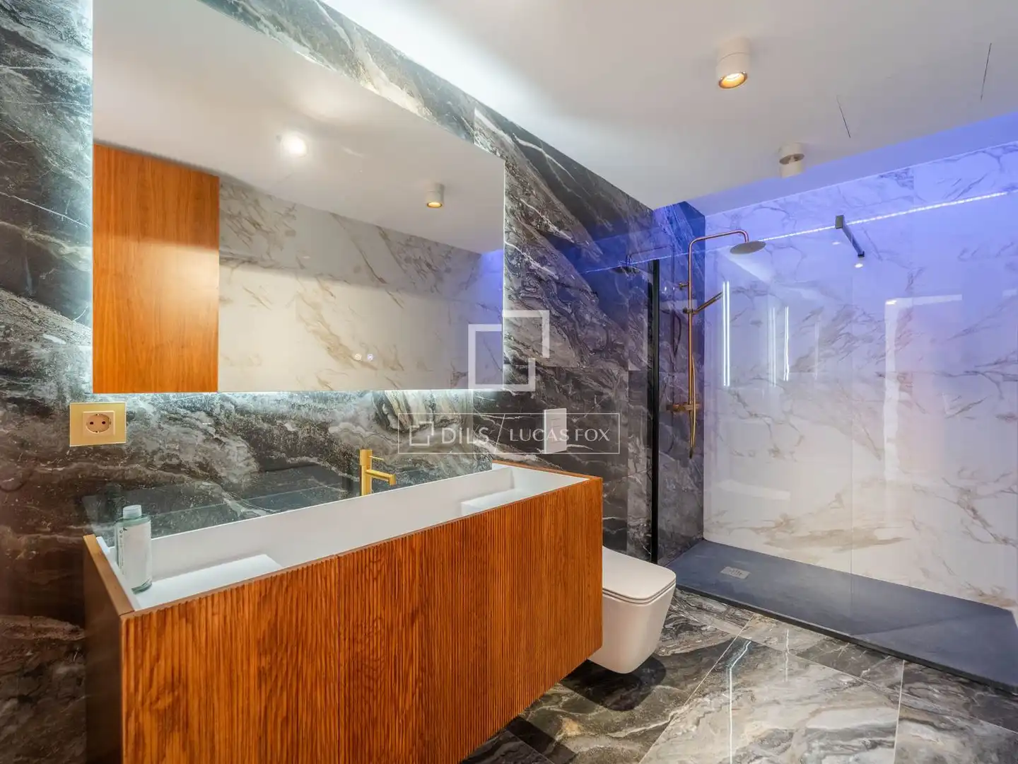 Bathroom of Houses for sale in Torrent  with Air Conditioner, Private garden and Terrace