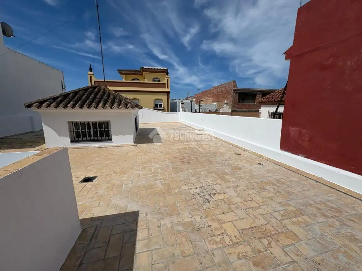 Vista exterior de Casa adosada en venta en Chiclana de la Frontera con Terraza y Amueblado