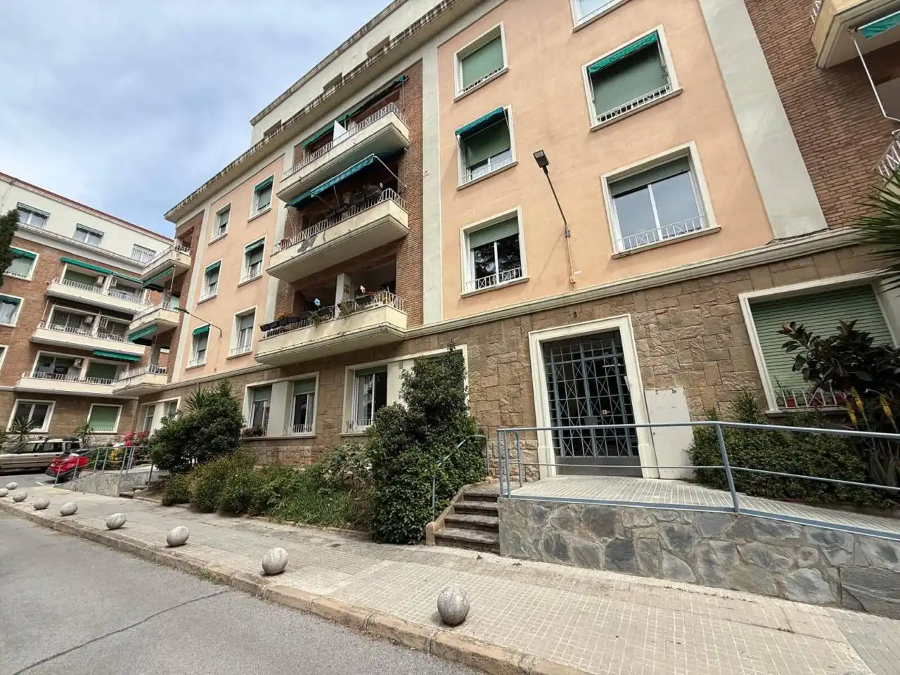 Außenansicht von Wohnung zum Verkauf in Terrassa mit Klimaanlage und Heizung
