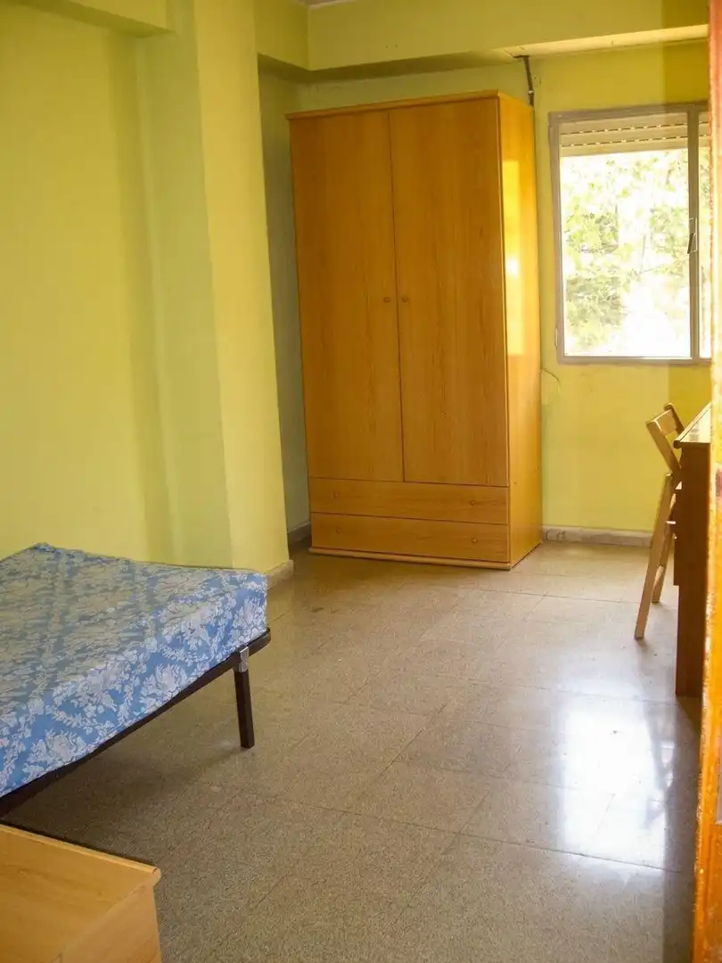 Habitación de Apartamento de alquiler en Valencia con Balcón