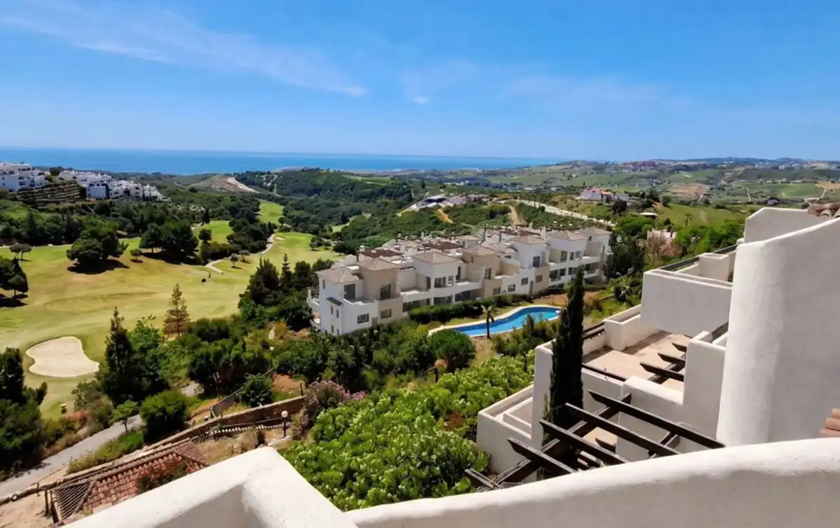 Vista exterior de Apartament en venda en Casares amb Aire condicionat, Jardí privat i Terrassa