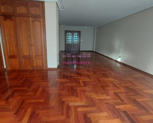 Flat to rent in Avenida das Camelias, Praza Independencia