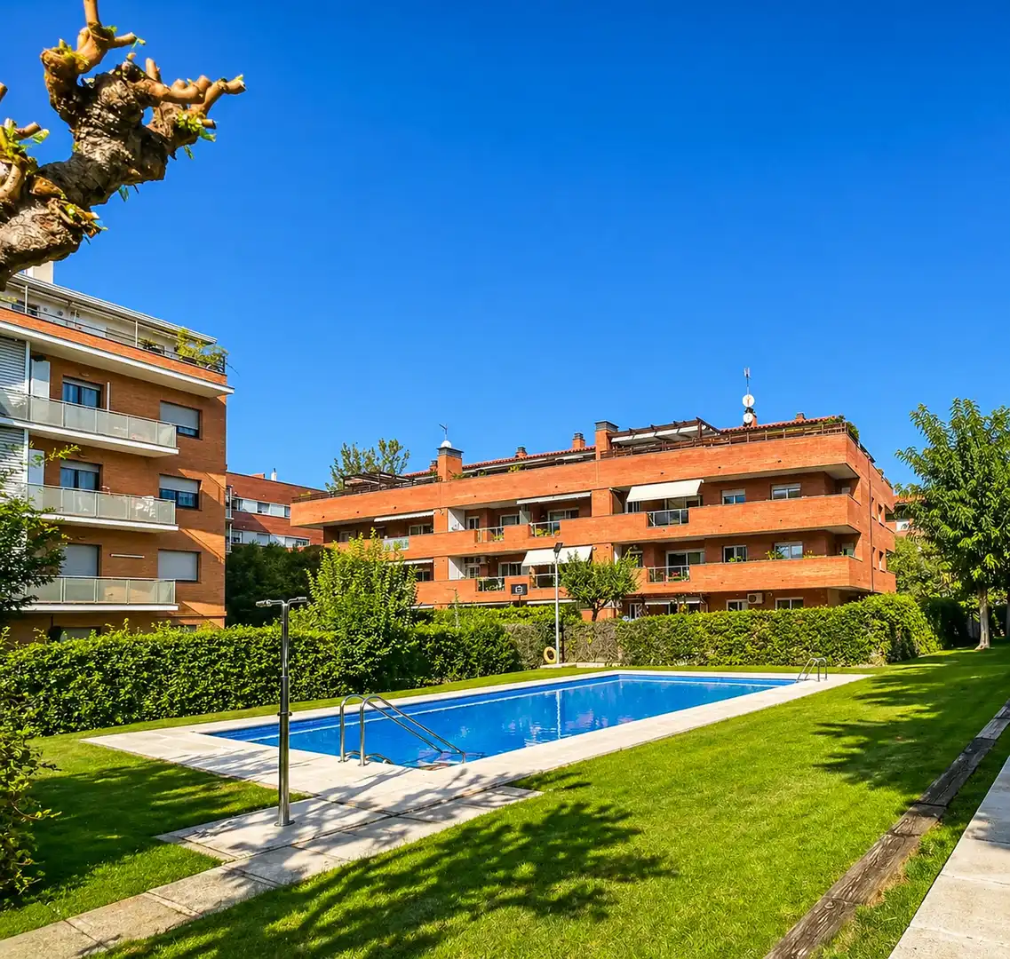 Piscina de Pis en venda en Sant Cugat del Vallès amb Calefacció, Terrassa i Traster