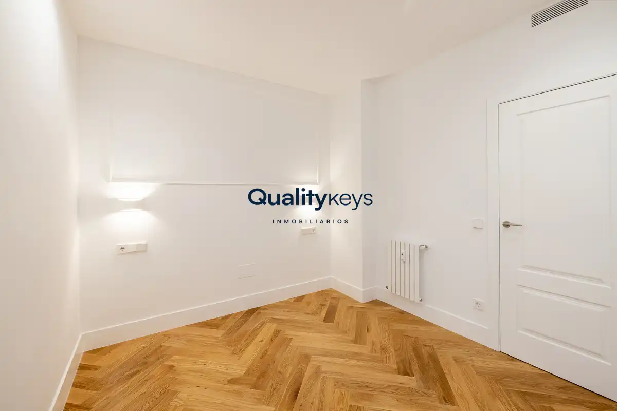 Flat for sale in Madrid  with Air Conditioner, Heating and Storage room