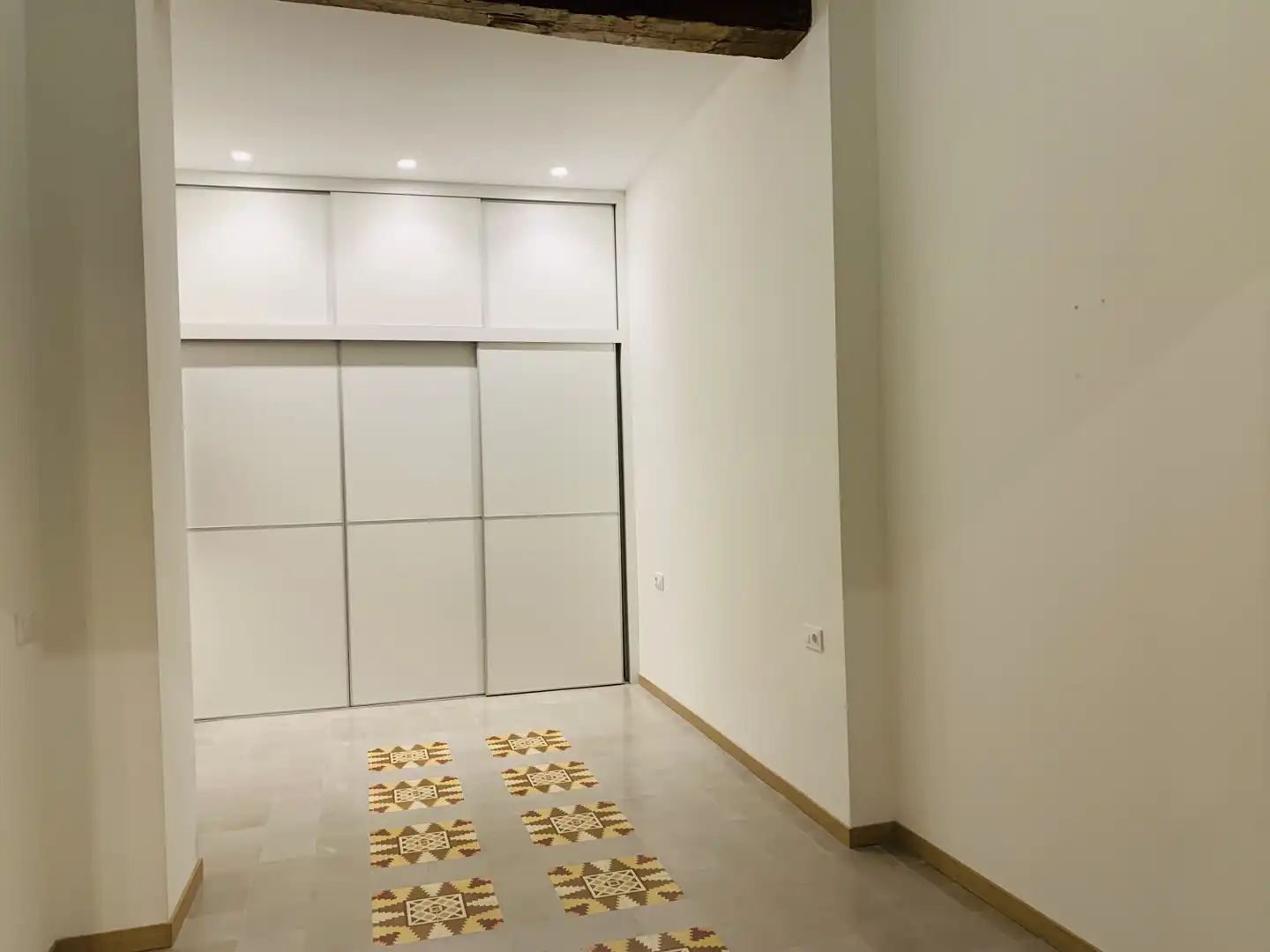Wohnung zur Miete in Valencia mit Klimaanlage, Heizung und Balkon
