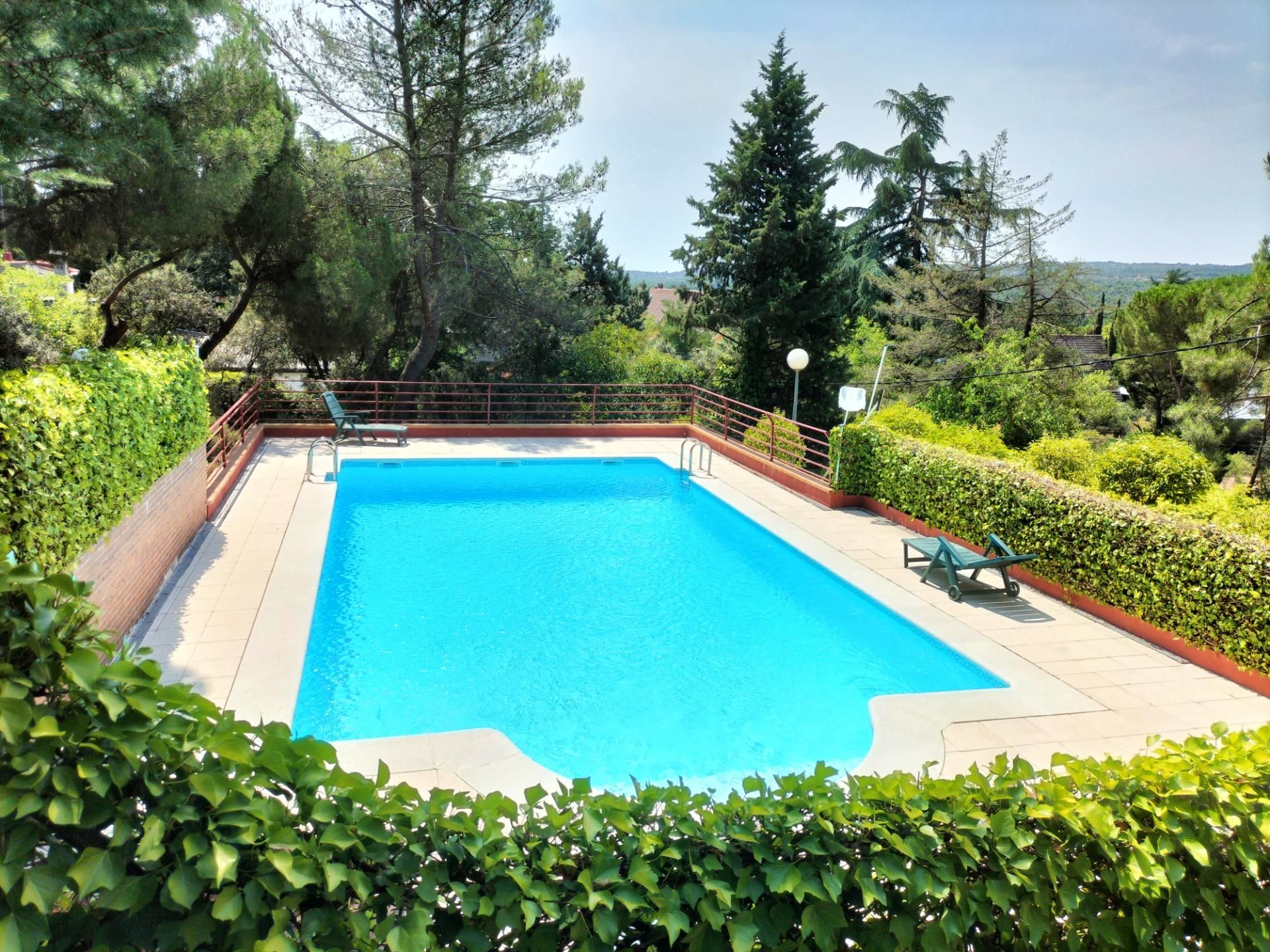 Piscina de Casa o xalet en venda en Galapagar amb Jardí privat, Terrassa i Piscina comunitària