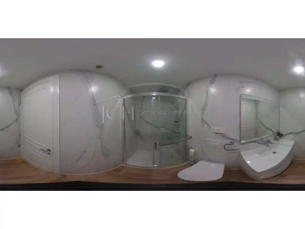 Baño de Piso en venta en Fuengirola con Piscina, Horno y Lavadora