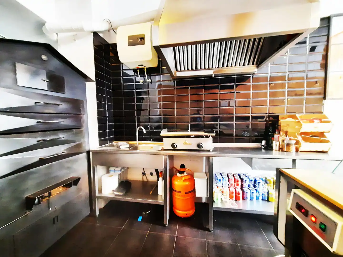 Cocina de Local en venta en Marbella con Aire acondicionado