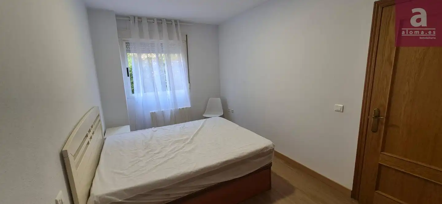 Habitación de Estudio de alquiler en Cáceres con Aire acondicionado, Trastero y Amueblado