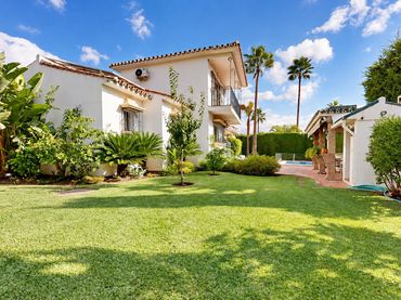 Villa con balcone in vendita a Calle Parauta 6