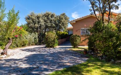 Vista exterior de Casa o xalet en venda en Guadarrama amb Calefacció, Jardí privat i Terrassa