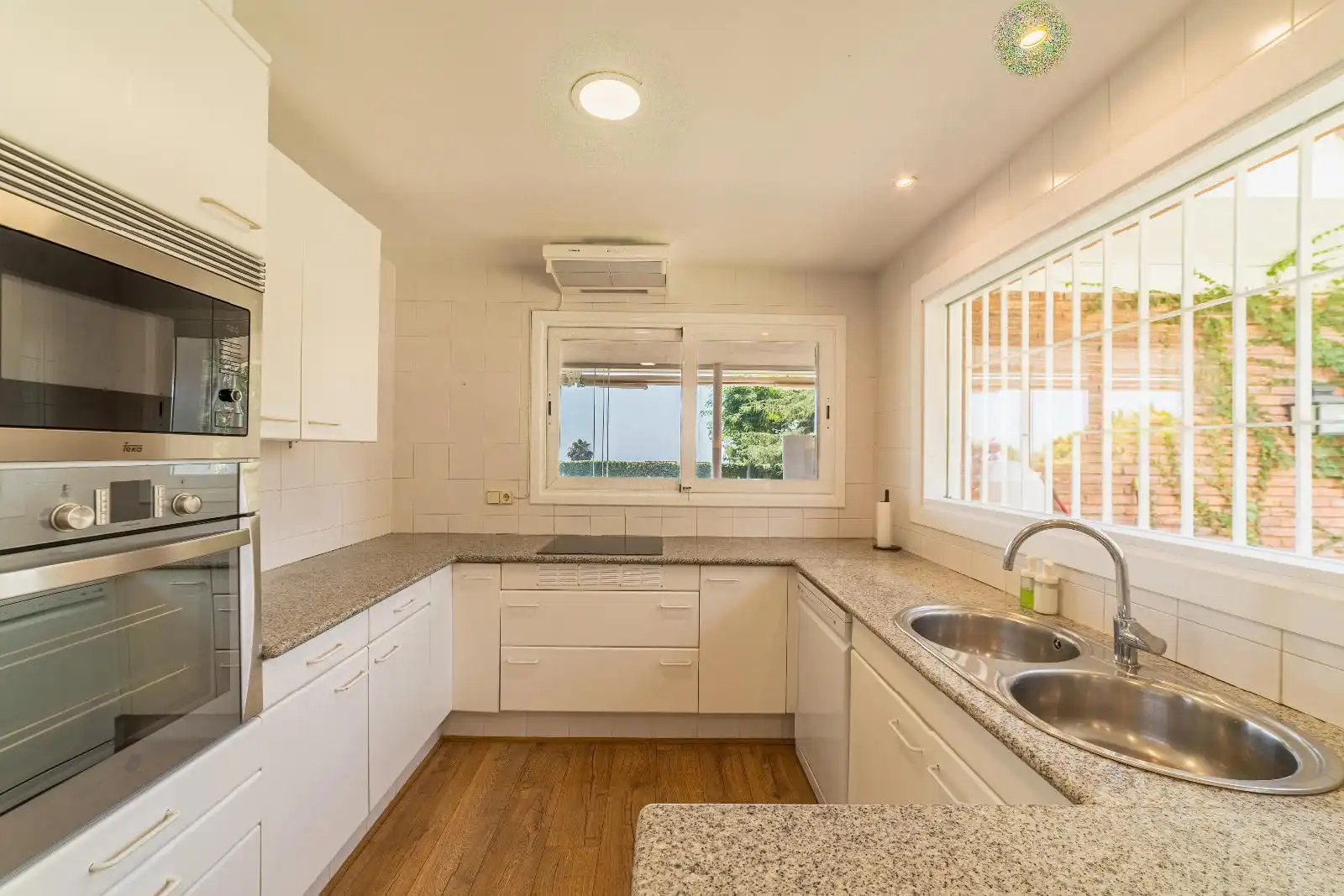 Cocina de Casa o chalet en venta en Sant Vicenç de Montalt con Aire acondicionado, Calefacción y Jardín privado