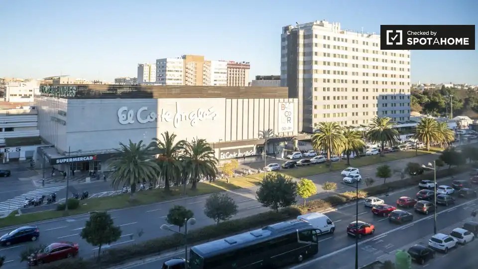 Exterior view of Flat for rent in Valencia  with Air Conditioner, Heating and Furnished