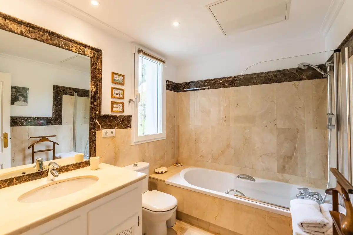 Bathroom of Commercial properties for sale in Istán, Málaga