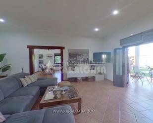 Living room of House or chalet for sale in El Viso del Alcor  with Air Conditioner, Terrace and Swimming Pool