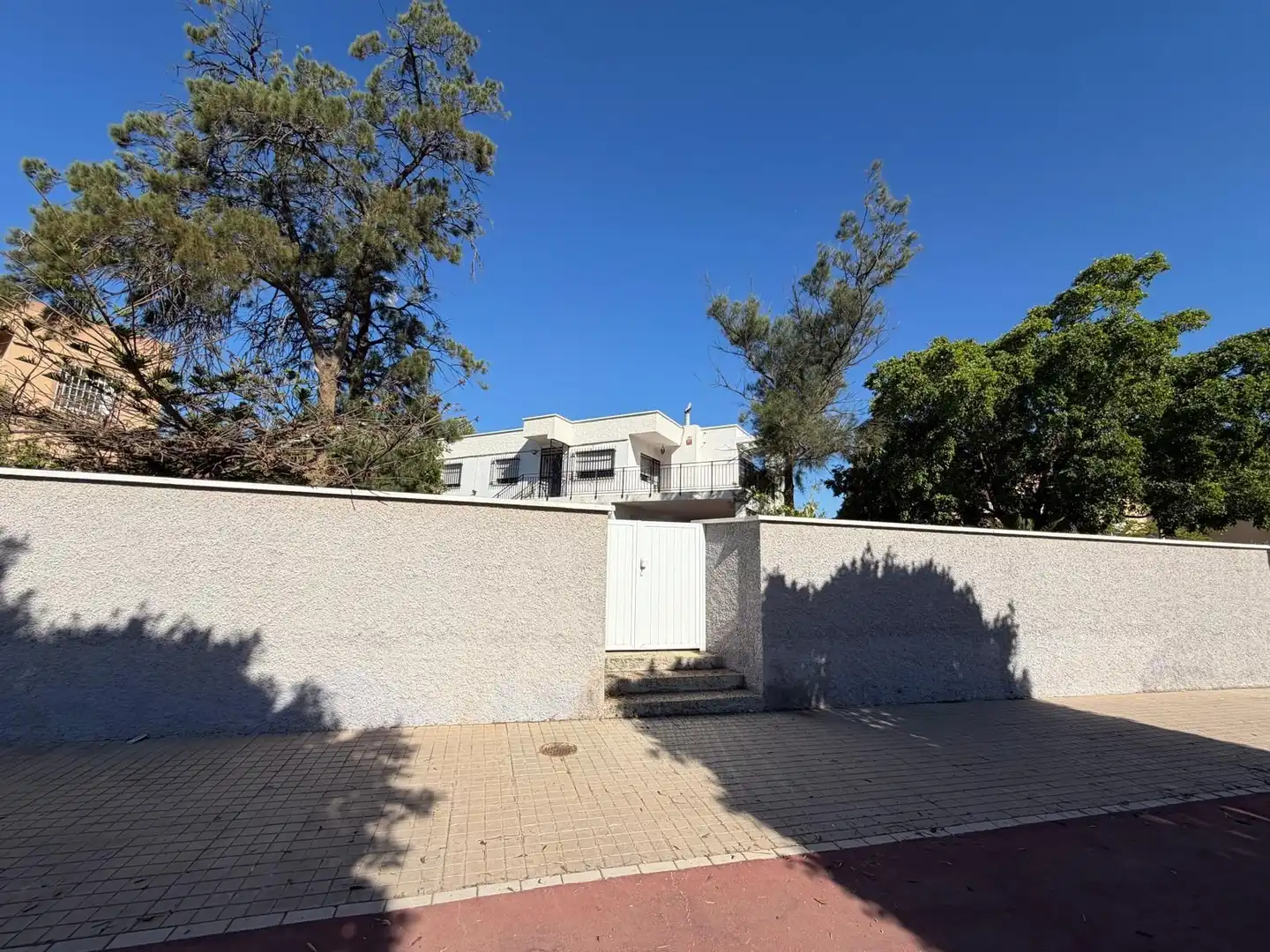 Vista exterior de Casa o xalet en venda en El Ejido amb Aire condicionat, Jardí privat i Traster