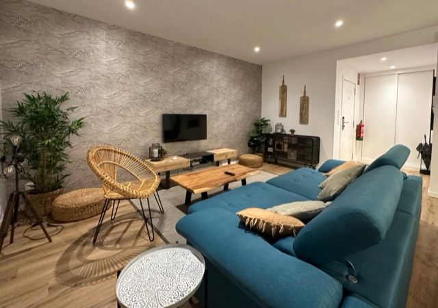 Living room of Flat for sale in Santiago de Compostela   with Air Conditioner, Heating and Parquet flooring