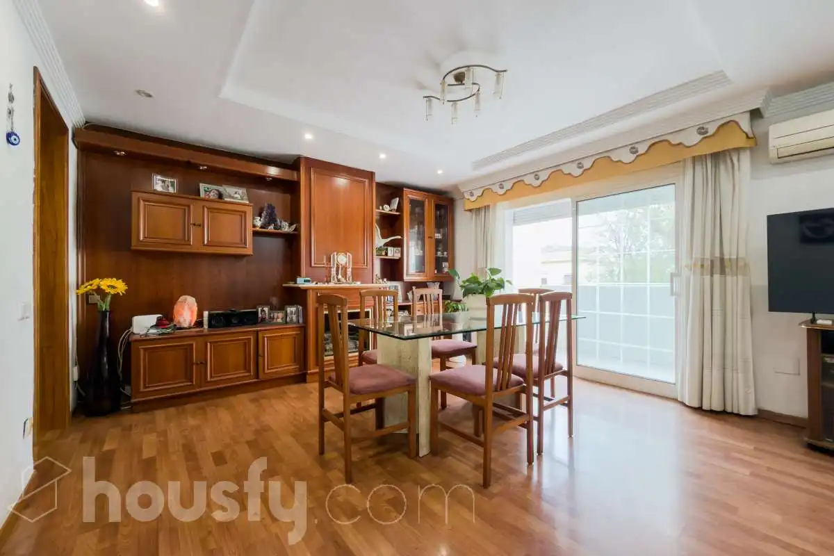 Vista exterior de Pis en venda en Badalona amb Aire condicionat