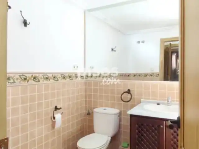 Badezimmer von Wohnungen zur Miete in La Alcaidesa mit Möbliert