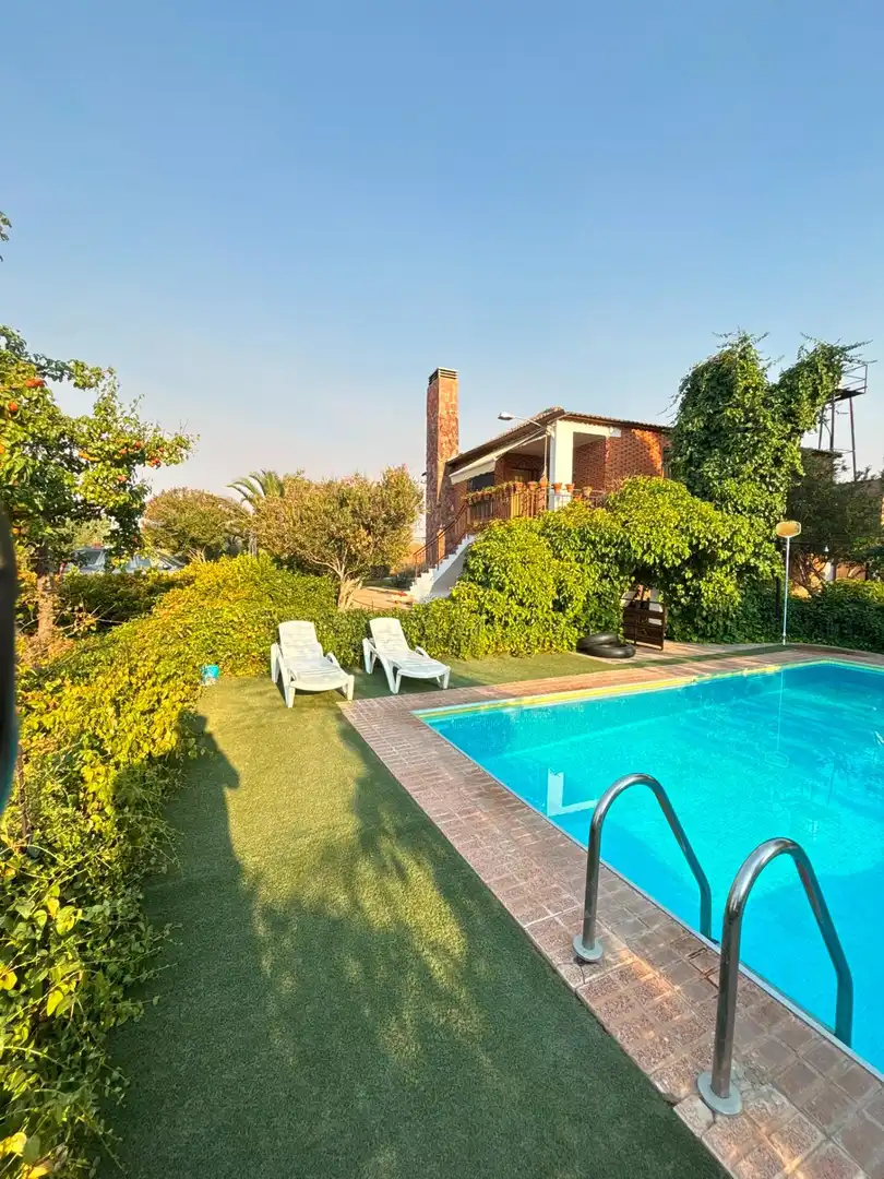 Piscina de Casa o xalet en venda en Valdepeñas