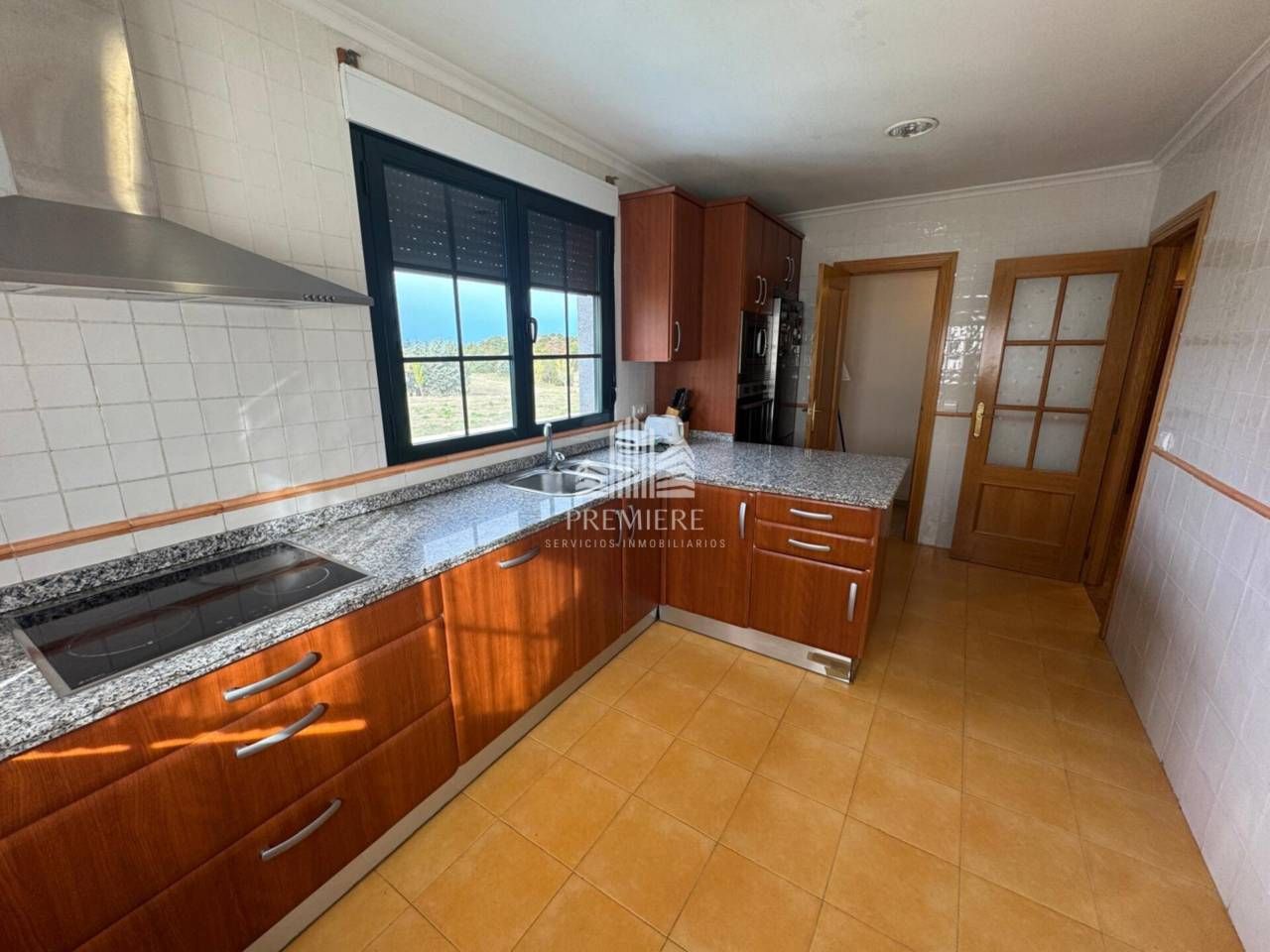 Cuina de Casa adosada en venda en Doñinos de Salamanca amb Calefacció, Jardí privat i Moblat