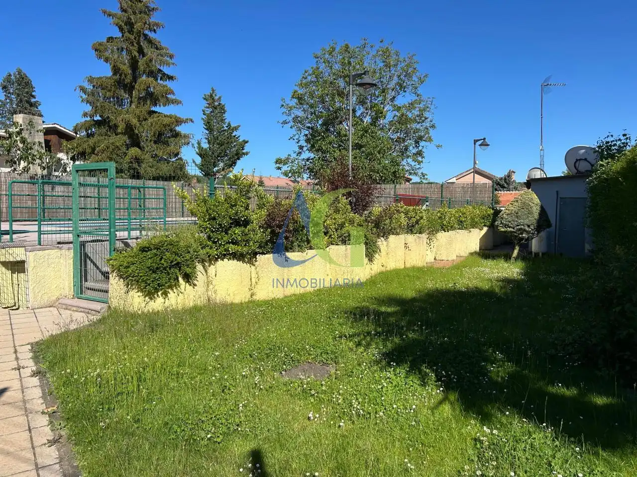 Casa o xalet en venda en Villaquilambre amb Calefacció, Jardí privat i Parquet