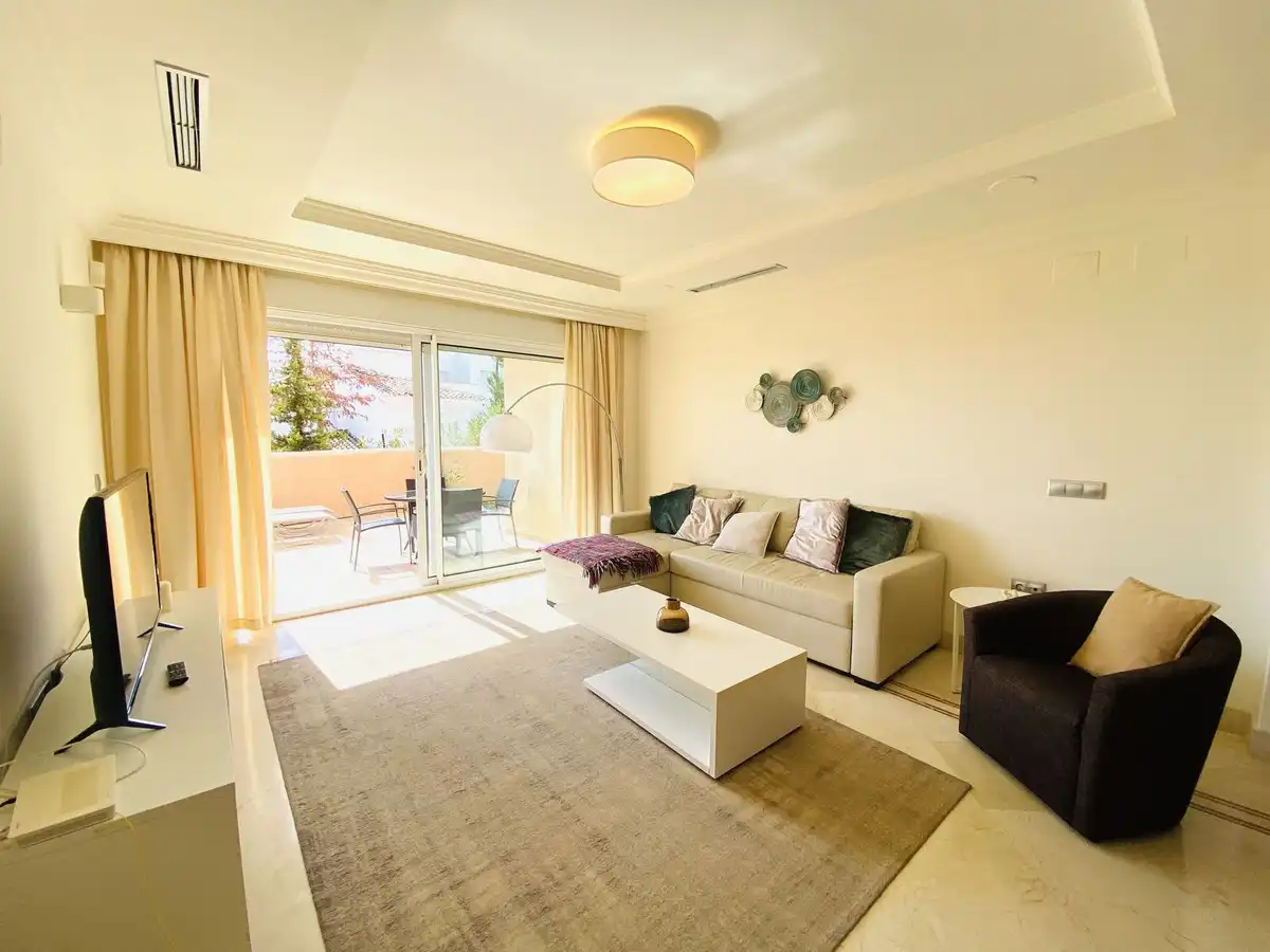 Apartment with terrace for sale in Nueva Andalucía, imagen 3