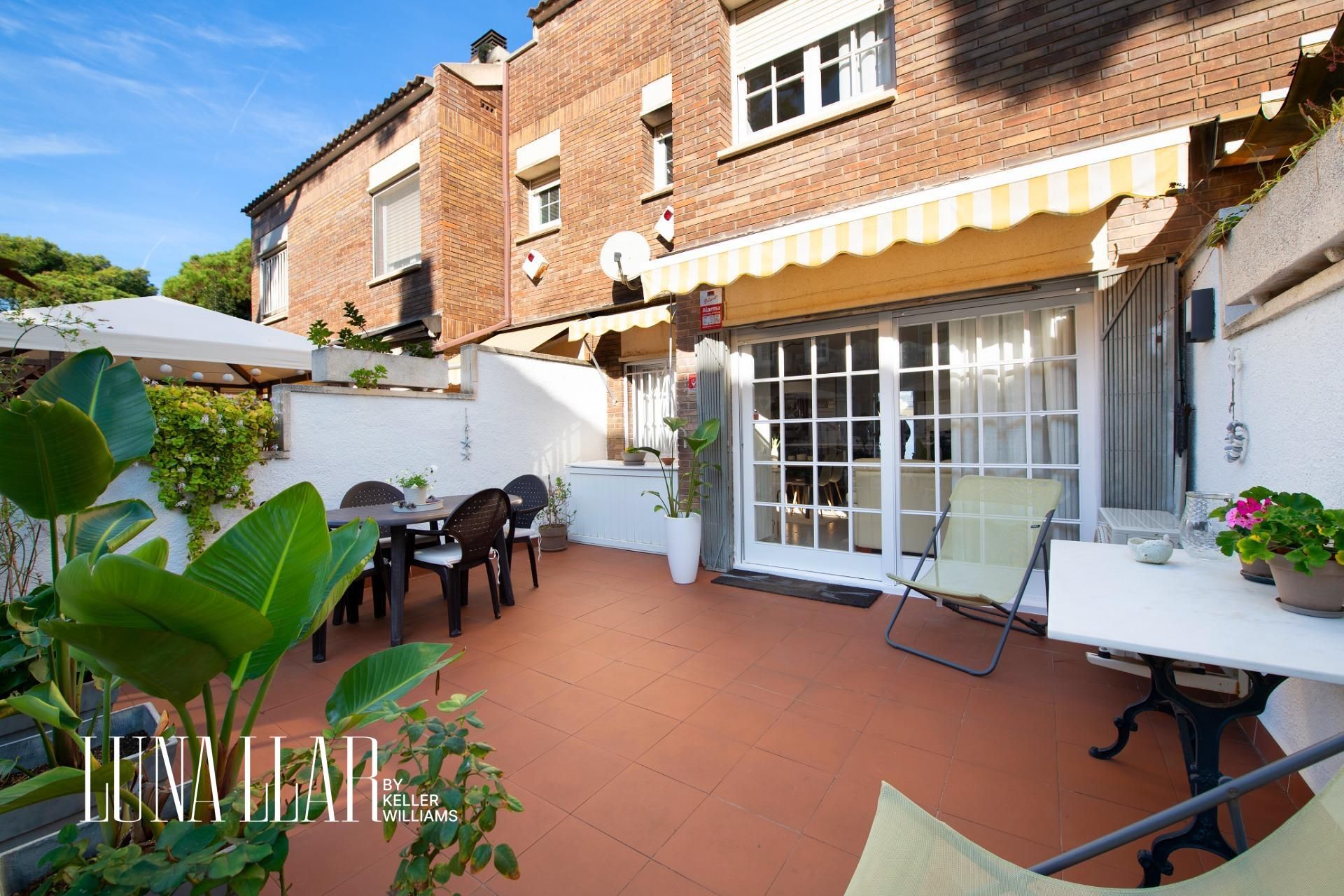 Jardí de Casa adosada en venda en Castelldefels amb Calefacció, Jardí privat i Terrassa